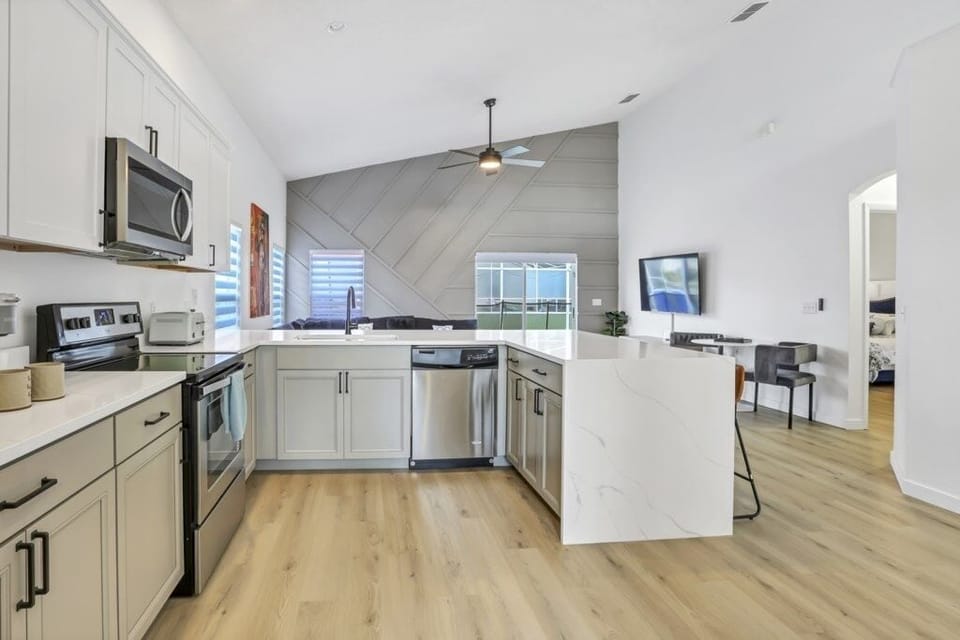 House, 6 Bedrooms | Private kitchen