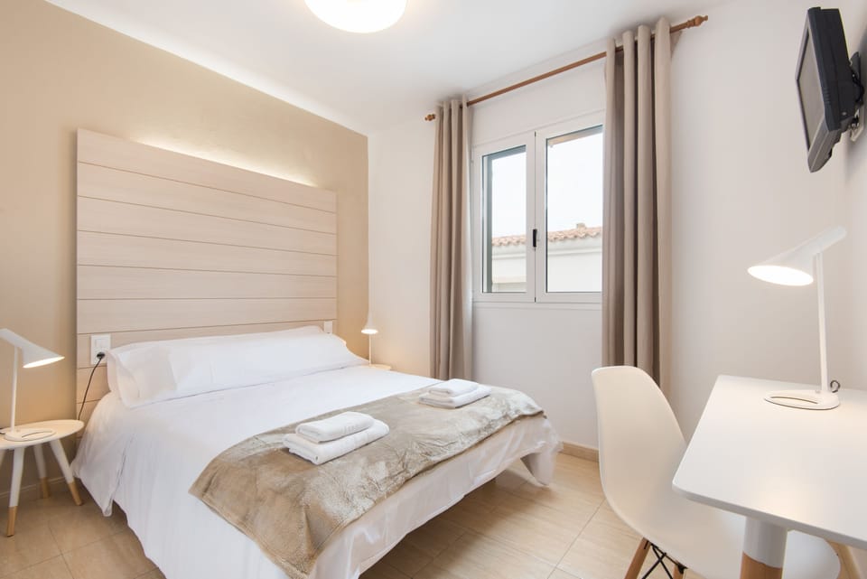 Double Room | Down comforters, in-room safe, desk, blackout drapes