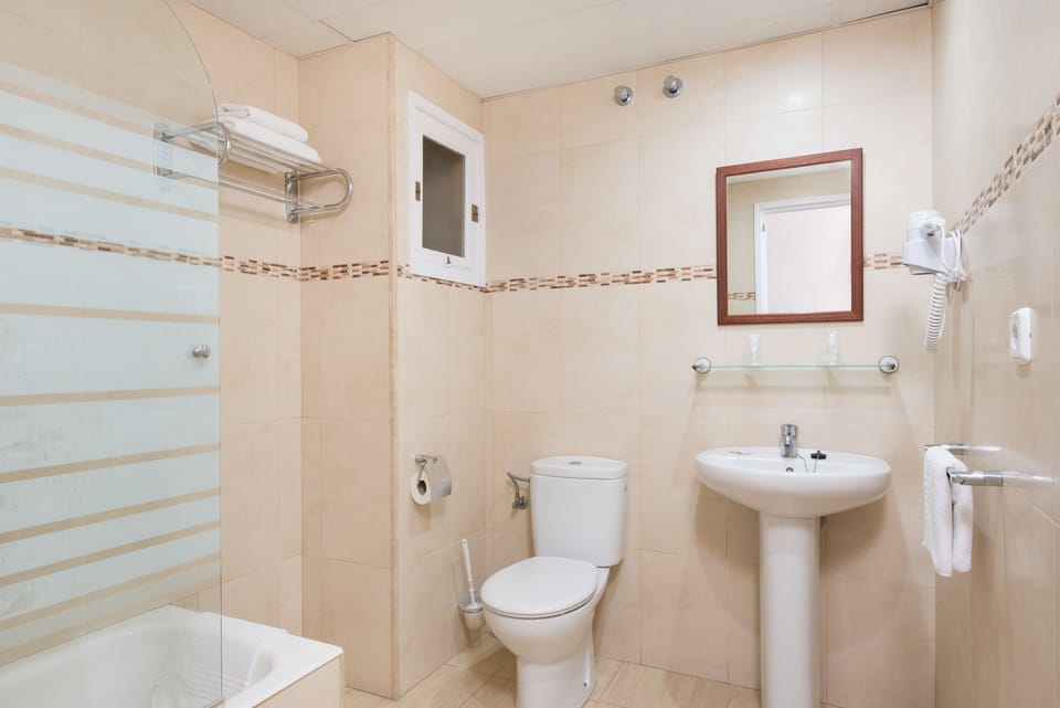 Double Room | Bathroom | Shower, deep soaking tub, hair dryer, towels