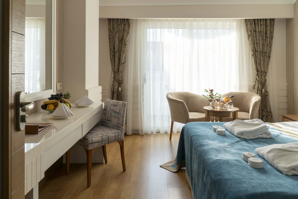 Minibar (free items), in-room safe, cribs (free), WiFi (free)