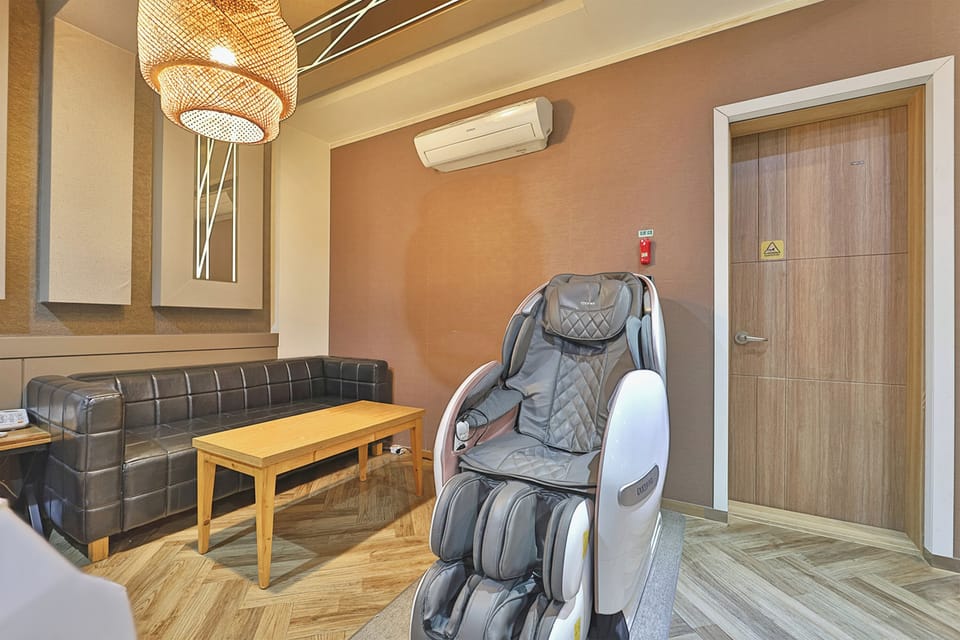 Luxury Double Room | Desk, blackout drapes, free WiFi, bed sheets