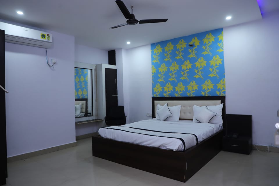 Superior Room | Individually furnished, iron/ironing board, free WiFi, bed sheets
