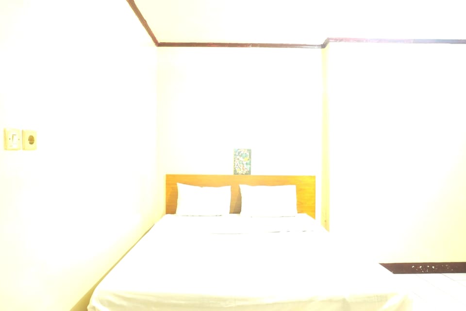 Standard Double Room | Desk, laptop workspace, WiFi (free), bed sheets