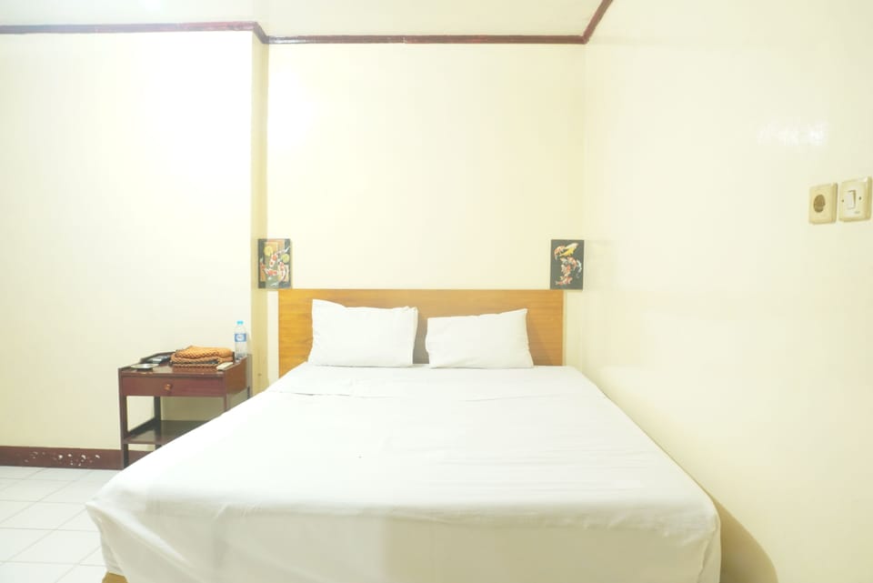 Standard Double Room | Desk, laptop workspace, WiFi (free), bed sheets