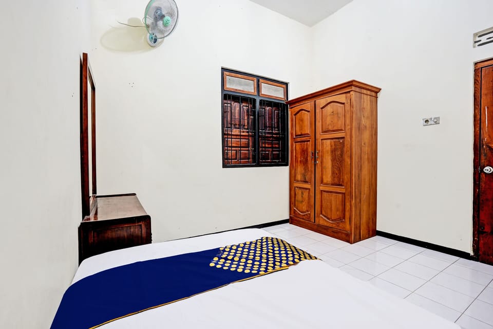 Double Room | Desk, laptop workspace, free WiFi, bed sheets