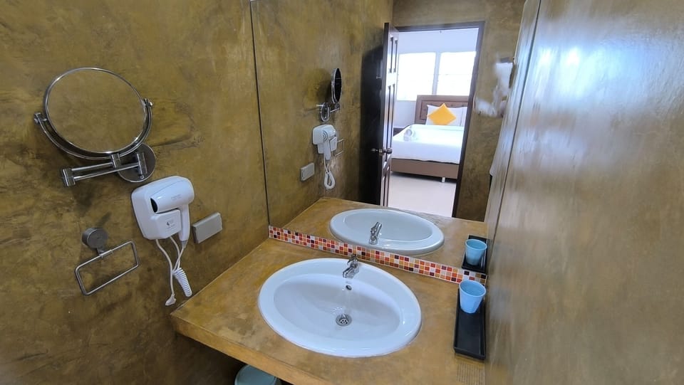 Roof-top Studio with Kitchenette - 6th Floor accessed via stairs from the 5th floor | Bathroom | Shower, free toiletries, towels, soap