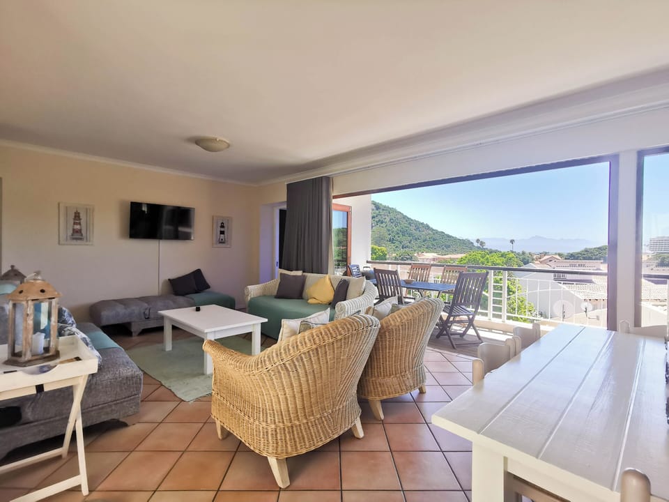 Economy Apartment | Living area | Smart TV