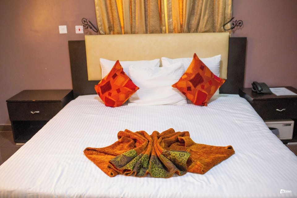 Deluxe Studio, 1 Twin Bed | Frette Italian sheets, premium bedding, in-room safe, laptop workspace