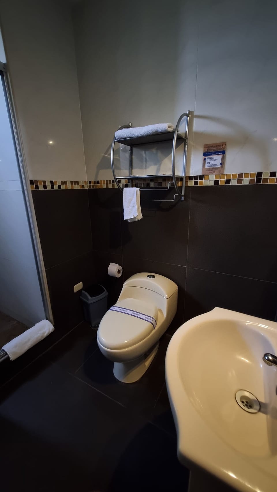 Executive Double Room | Bathroom | Shower, rainfall showerhead, designer toiletries, hair dryer