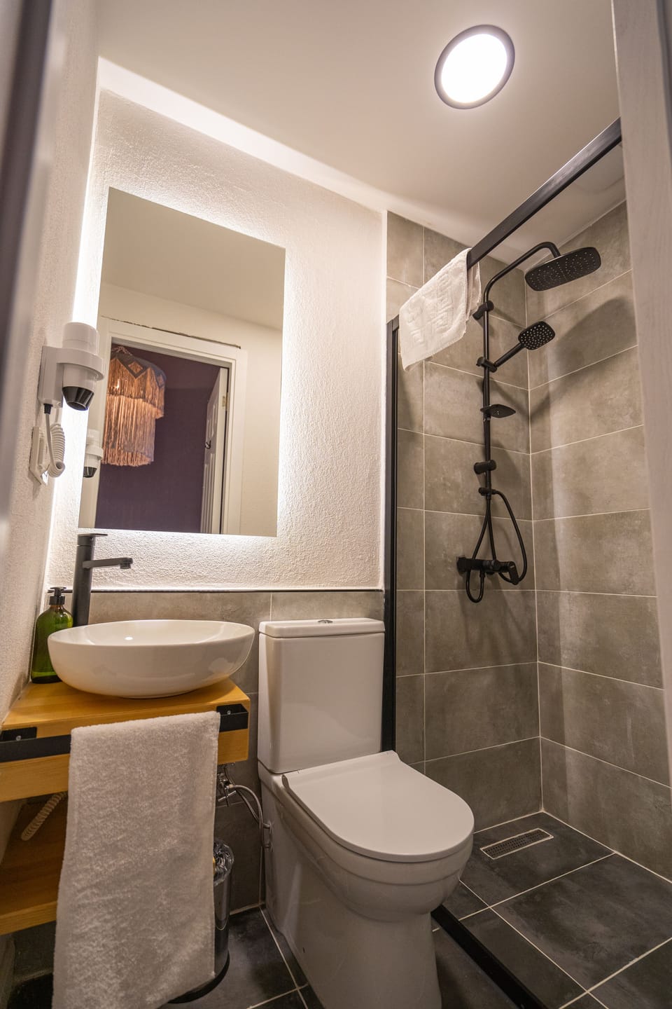 Deluxe Room, 1 Double Bed, Smoking, City View | Bathroom | Shower, free toiletries, hair dryer, slippers
