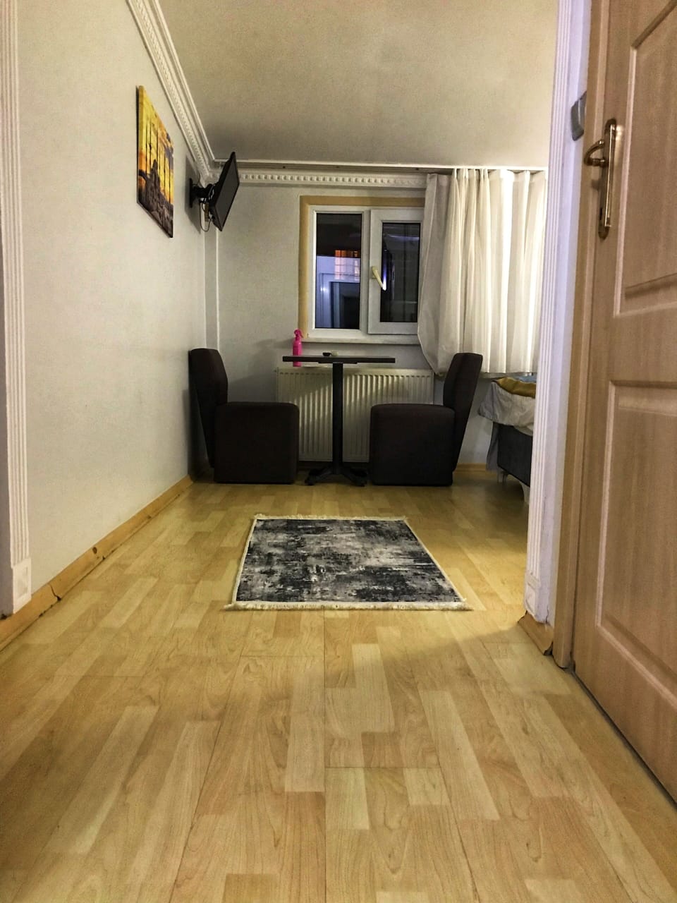 Economy Room | Premium bedding, minibar, desk, laptop workspace