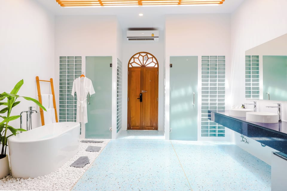 Romantic Room | Bathroom | Hair dryer, slippers, towels, soap