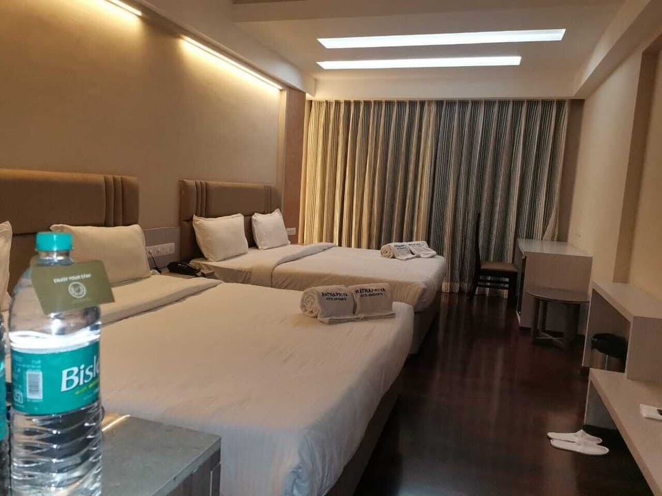 Deluxe Double Room, 1 Bedroom | In-room safe, soundproofing