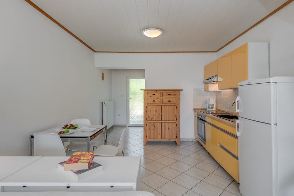 Apartment | Private kitchen | Fridge, microwave, oven, stovetop