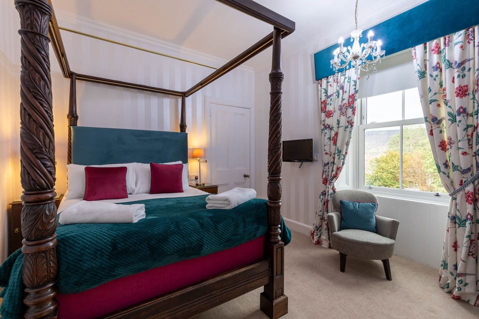 Classic Room | Down comforters, free WiFi, bed sheets