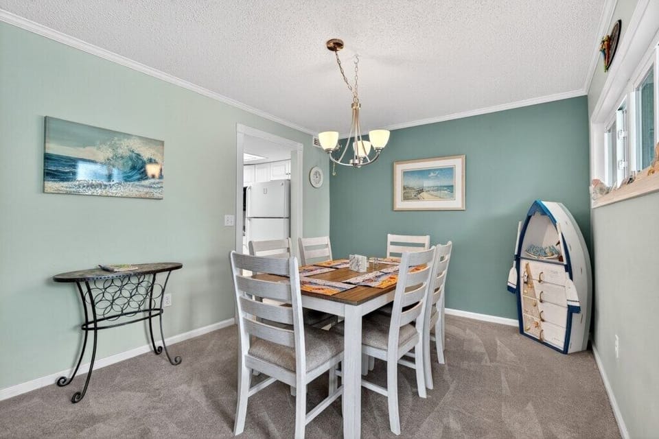 Condo, Multiple Beds, Kitchen, Pool View | Dining