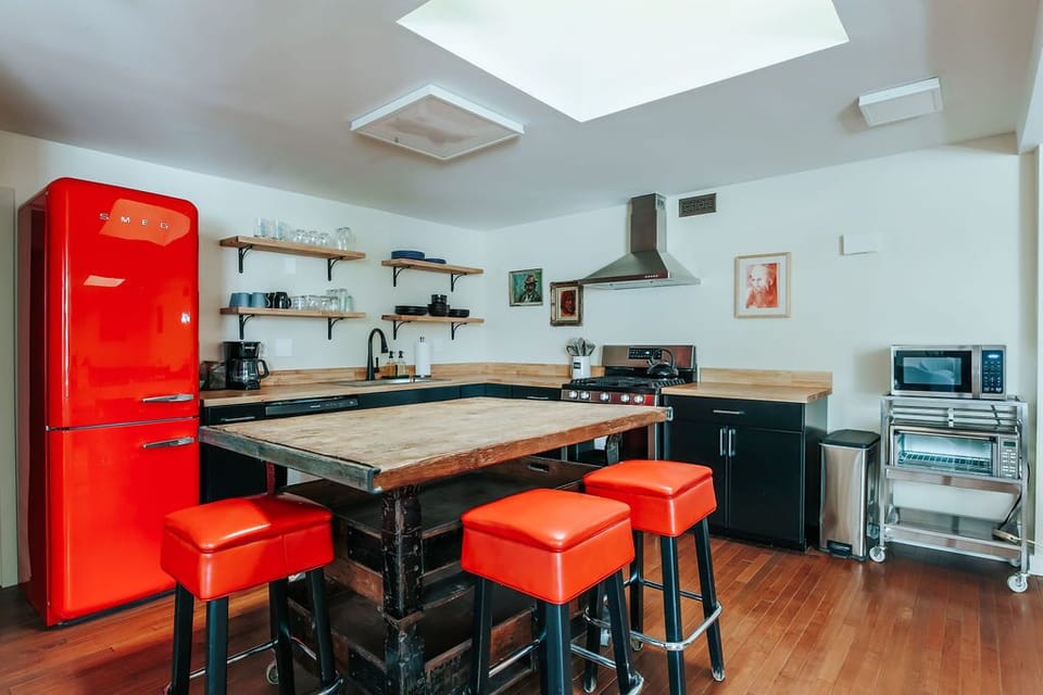 Apartment, Private Bathroom (North Central Loft) | Shared kitchen