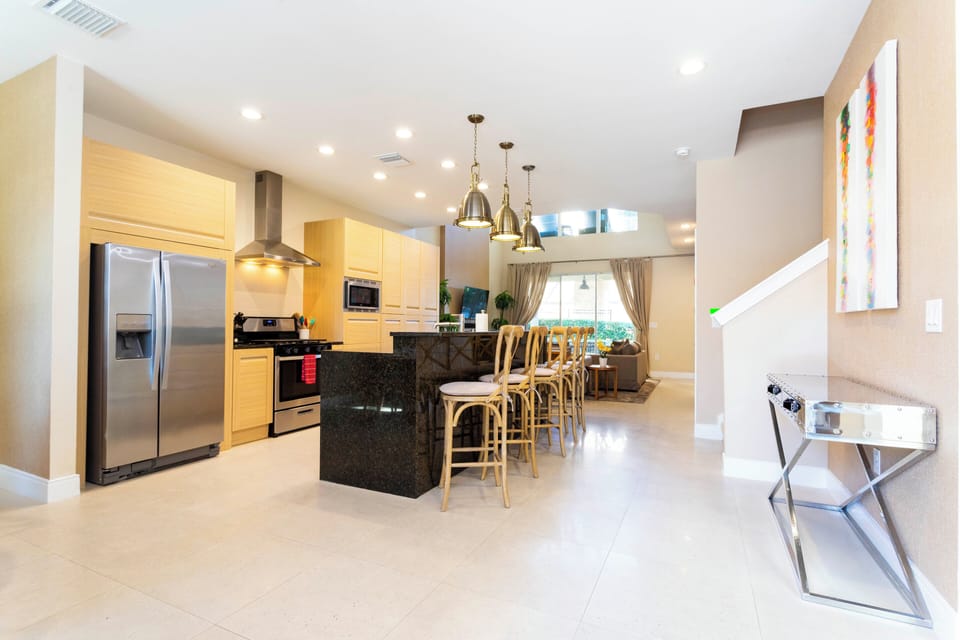 House | 4 bedrooms, in-room safe, desk, high-speed internet