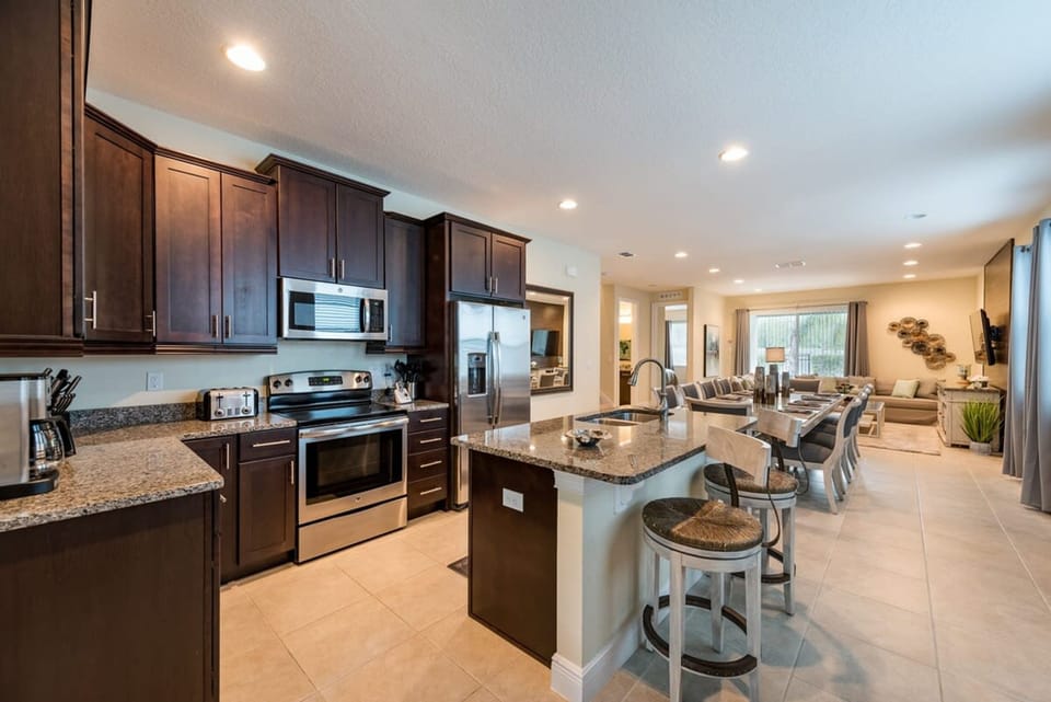 House | 8 bedrooms, high-speed internet