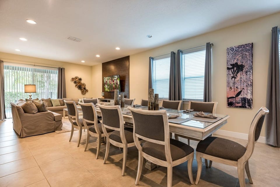 House | 8 bedrooms, high-speed internet