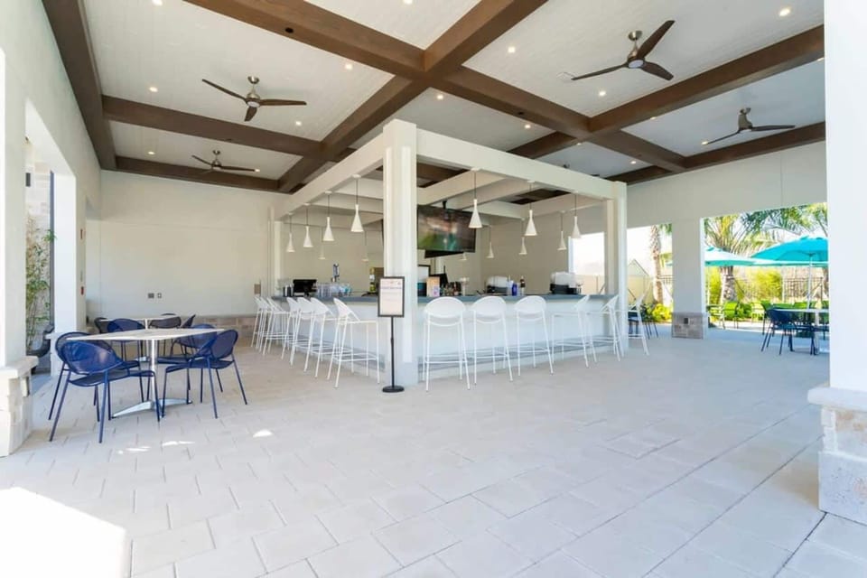 House | 4 bedrooms, desk, iron/ironing board, high-speed internet