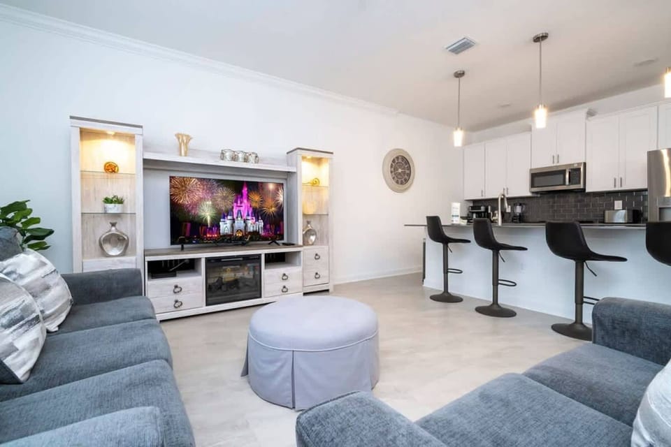 House | 4 bedrooms, desk, iron/ironing board, high-speed internet