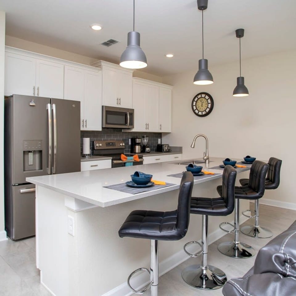 House | 4 bedrooms, desk, soundproofing, Internet