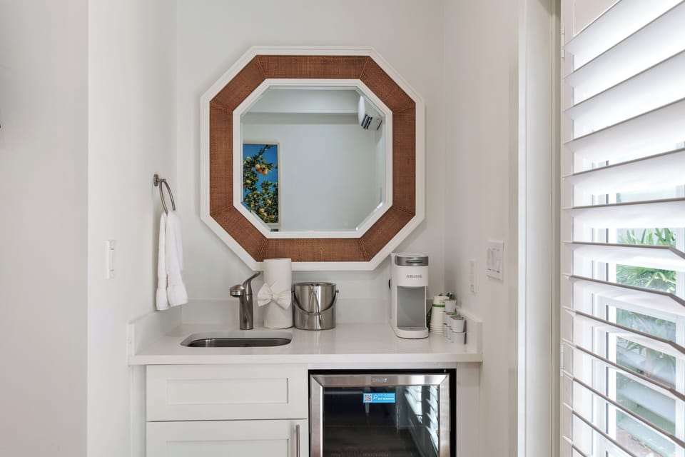 Sunshine State | Private kitchenette | Mini-fridge, coffee/tea maker, paper towels