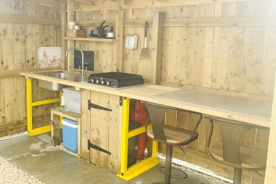 Cabin | Private kitchen | Stovetop, electric kettle