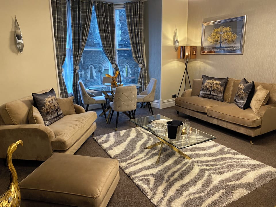 Luxury Apartment, Multiple Beds | Living area