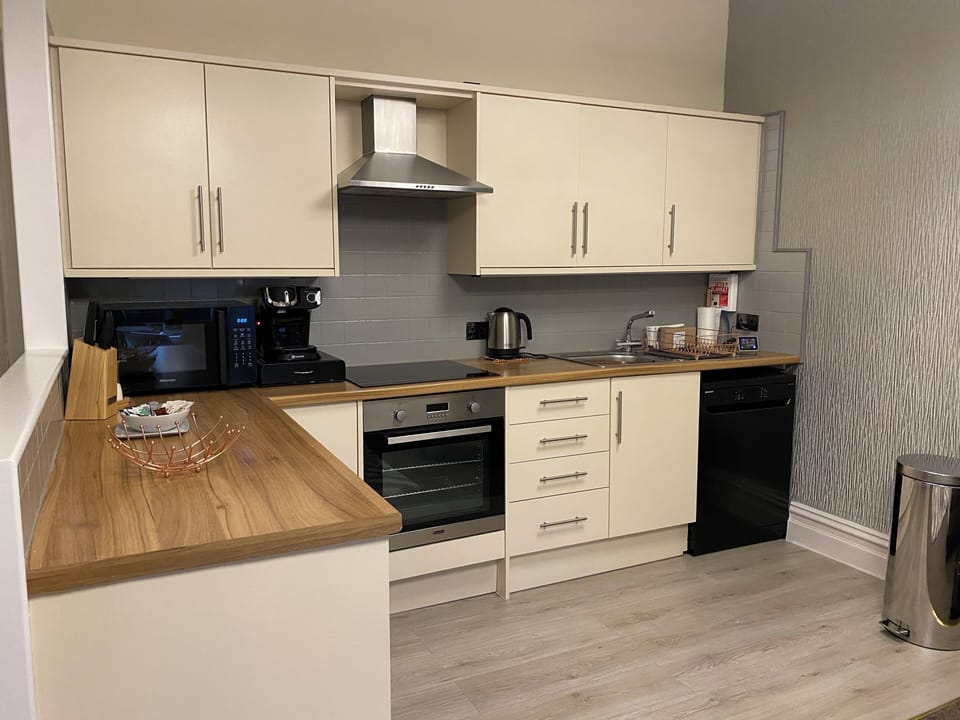 Luxury Apartment, Multiple Beds | Private kitchen