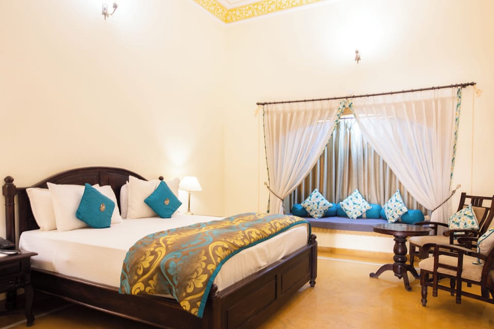 Superior Double Room | Desk, bed sheets