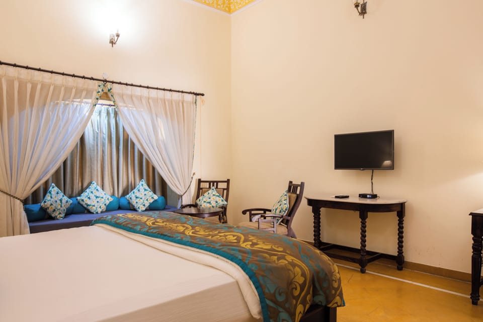 Desk, bed sheets