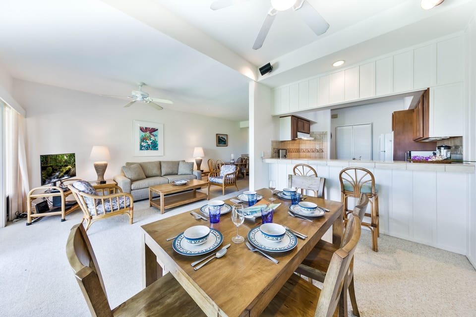 Condo, 2 Bedrooms | Dining