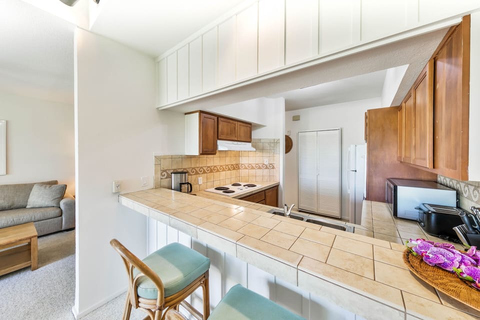 Condo, 2 Bedrooms | Private kitchen | Fridge, oven, coffee/tea maker, toaster