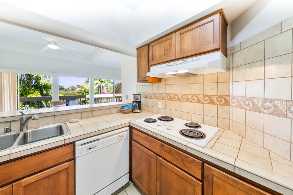 Condo, 2 Bedrooms | Private kitchen | Fridge, oven, coffee/tea maker, toaster