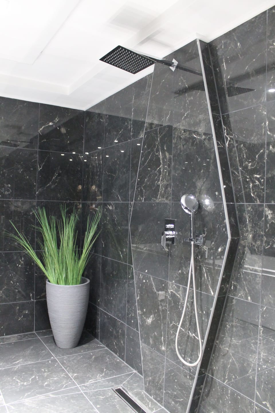 Basic Double Room | Bathroom | Shower, free toiletries, hair dryer, towels