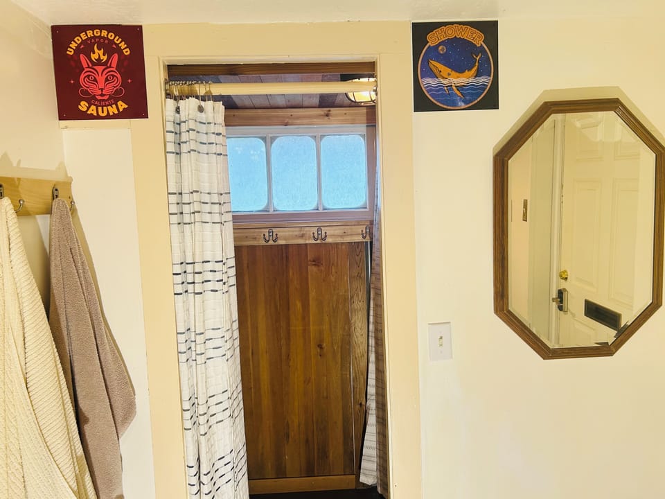 Room | Bathroom | Free toiletries, hair dryer, towels, soap