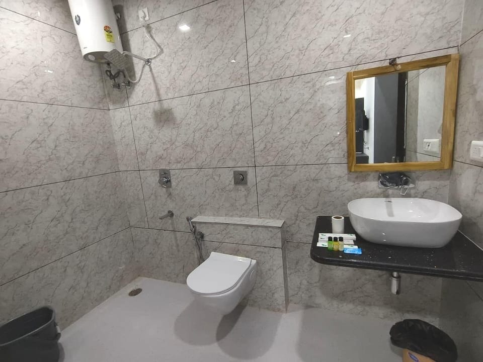 Deluxe Double Room | Bathroom | Designer toiletries, hair dryer, bathrobes, bidet