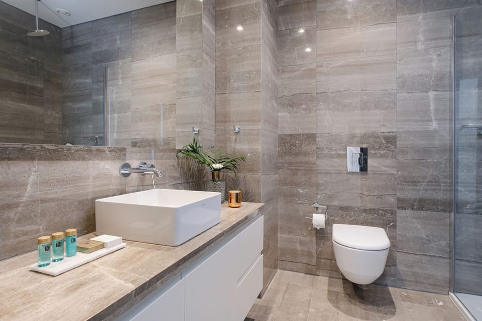 Apartment | Bathroom | Shower, hair dryer, slippers, towels