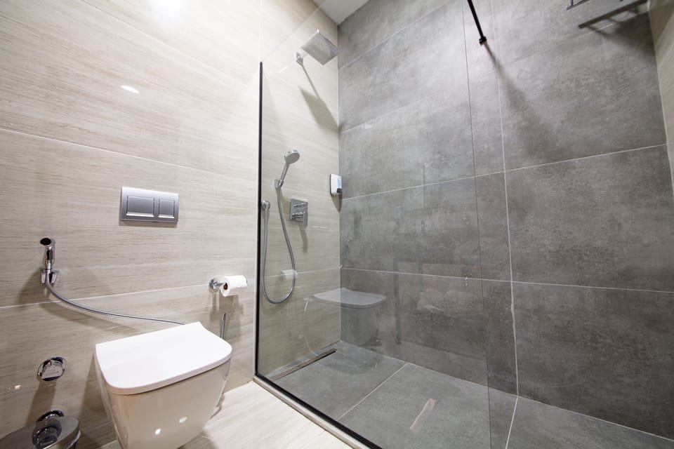Deluxe Room | Bathroom | Shower, rainfall showerhead, designer toiletries, hair dryer
