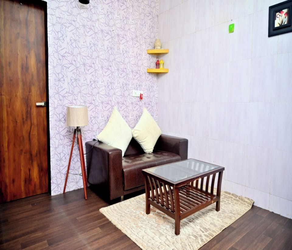 Premium Suite | Living area | Smart TV