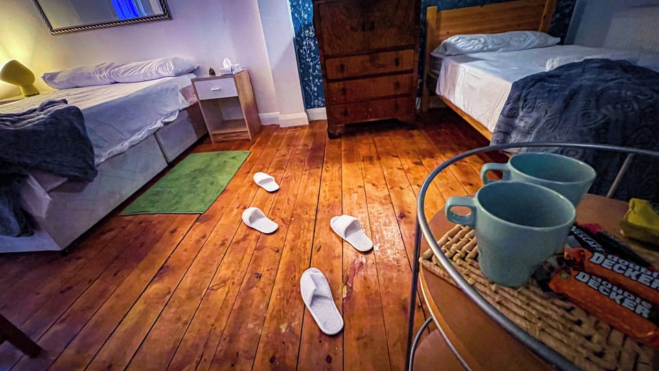 Lovely Flat Near Train Station and Central London Apartment in London Borough of Ealing