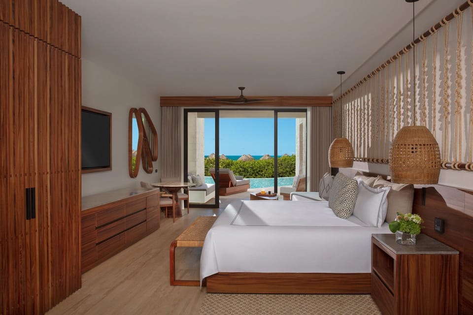 Preferred Club Junior Suite Swim Out Ocean Front | Hypo-allergenic bedding, free minibar, in-room safe