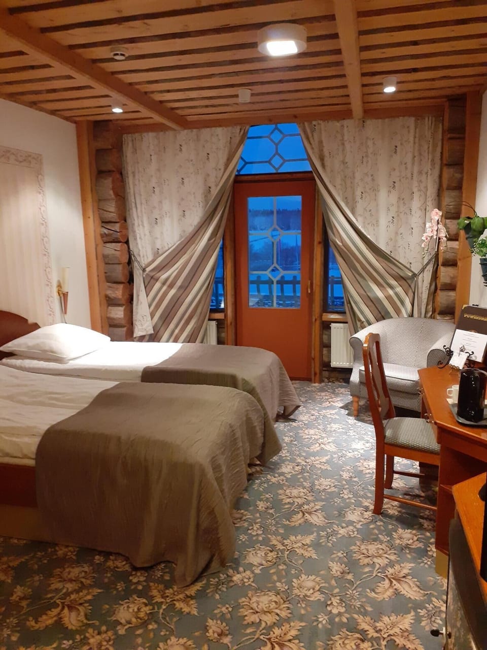 Twin Room | Soundproofing, iron/ironing board (on request), WiFi (free), bed sheets