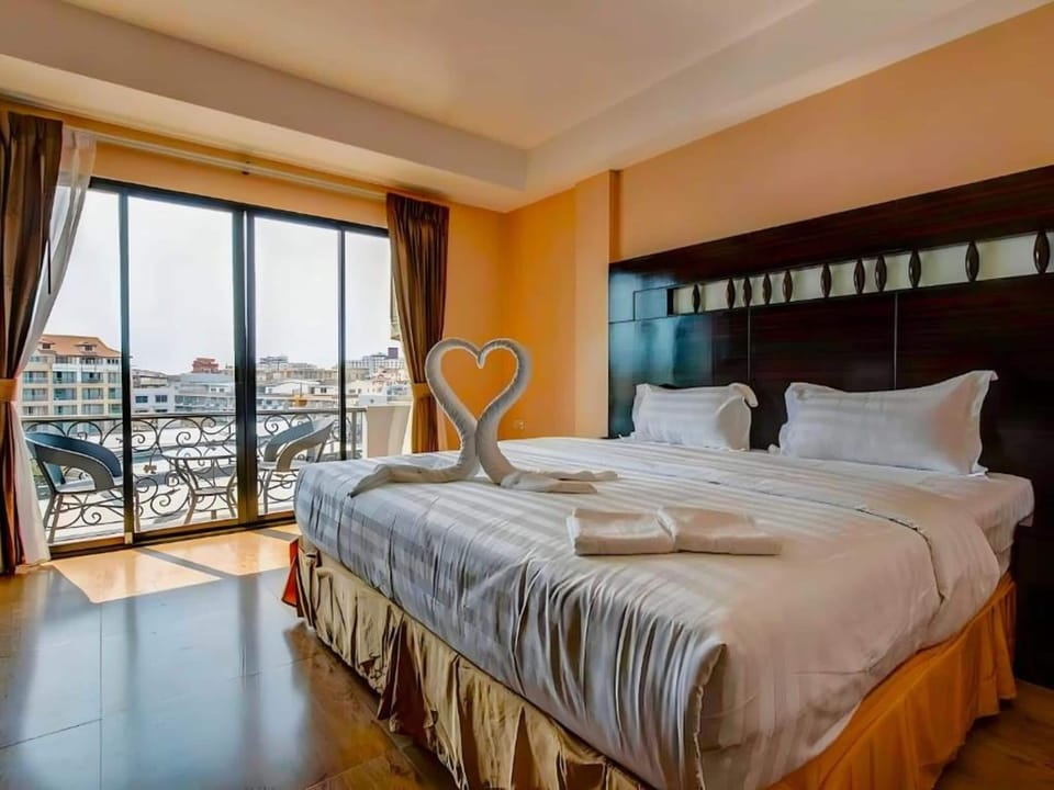 Deluxe Double Room | Premium bedding, in-room safe, desk, soundproofing
