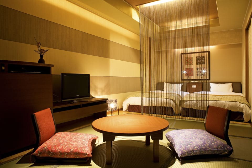 Down comforters, in-room safe, WiFi (free), bed sheets