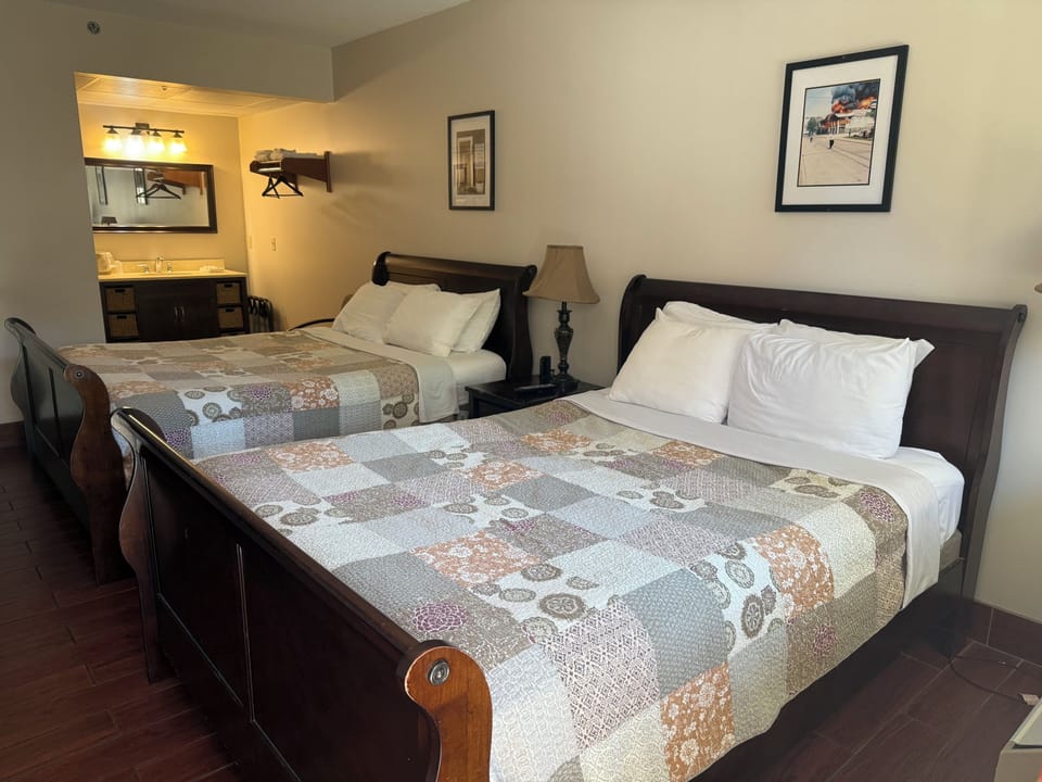 Standard Double Room | Iron/ironing board, WiFi (free), bed sheets