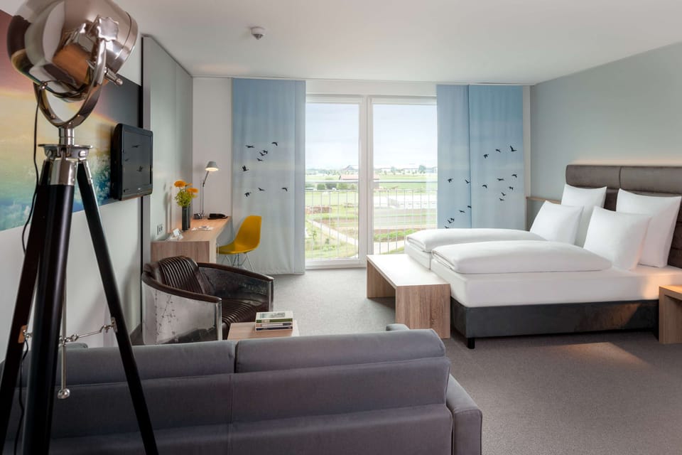 Business Room with double bed	 | Desk, soundproofing, iron/ironing board, free cribs/infant beds