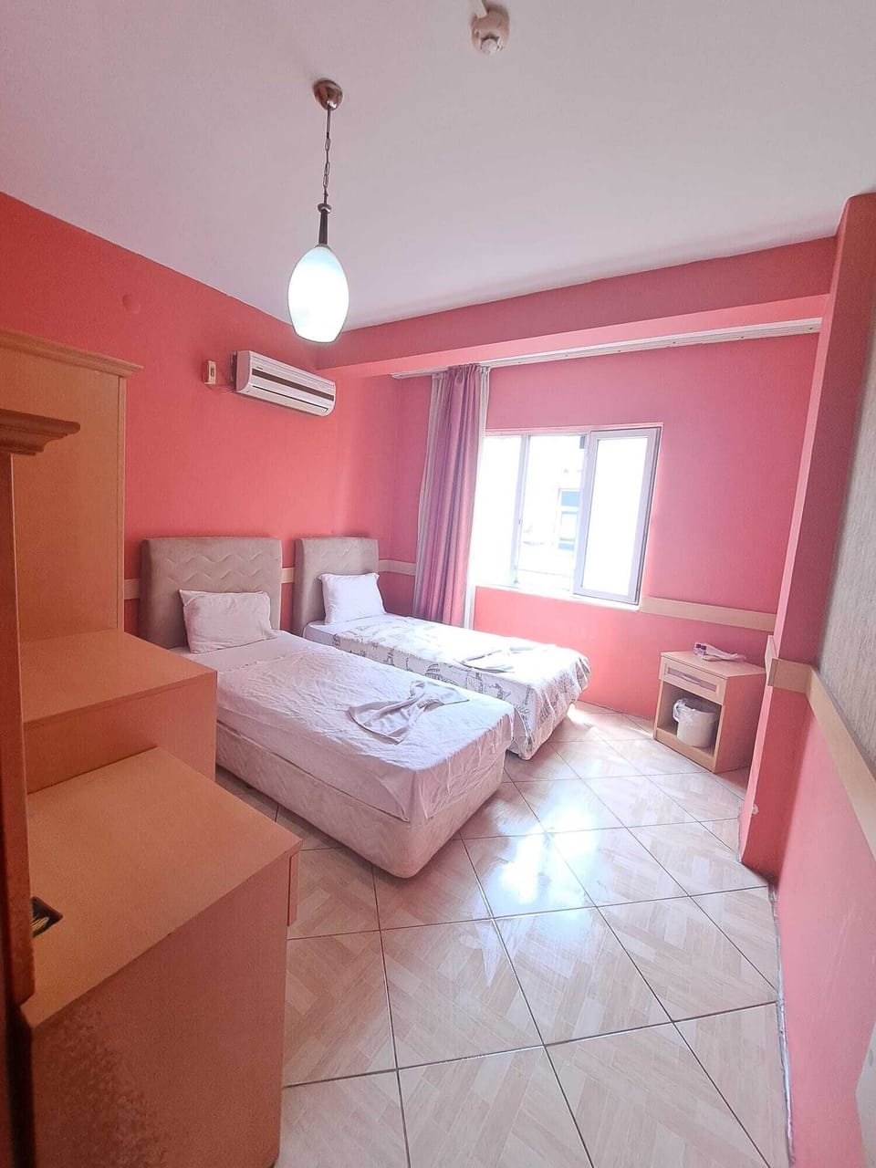 Economy Twin Room, 1 Bedroom | Bathroom | Slippers, towels, soap, shampoo